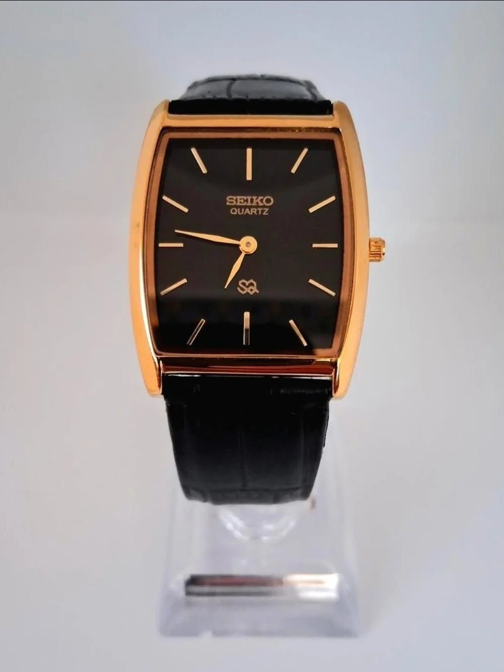 Seîko Slim Tonneau Barrel 33mm Tank Watch for me or Women